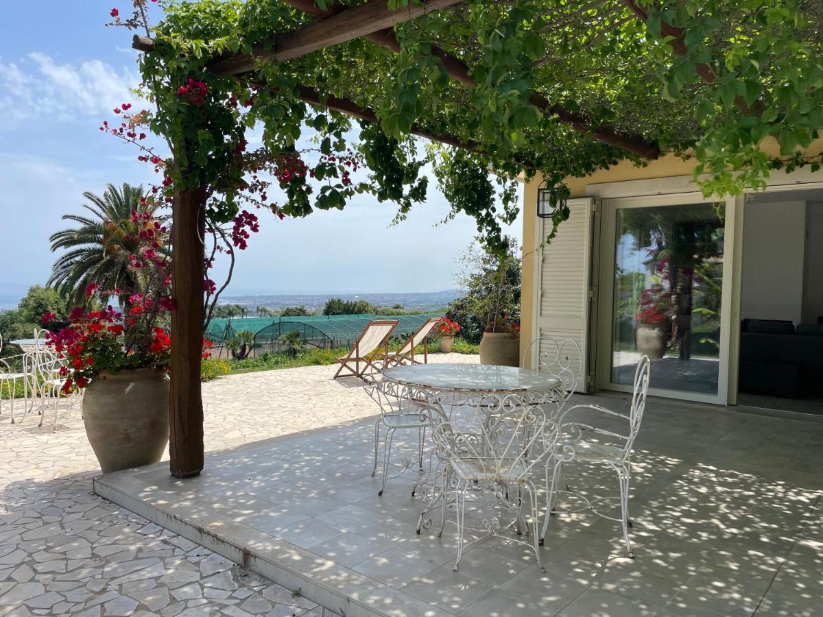Villa Palm Hill Piedimonte Etneo Buitenkant foto