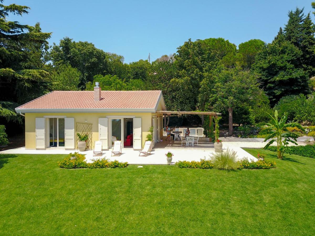 Villa Palm Hill Piedimonte Etneo Buitenkant foto